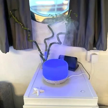Houseboat Seabreeze 船上ホテル *