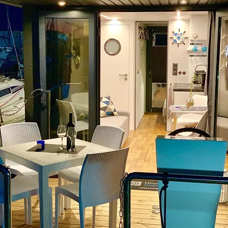 Houseboat Seabreeze