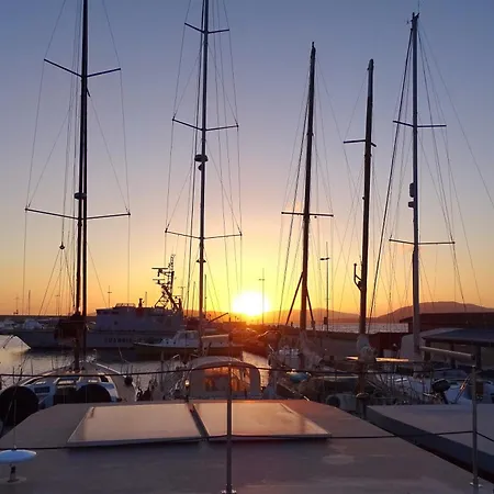 Houseboat Seabreeze 船上ホテル *