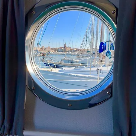 Tekne Houseboat Seabreeze