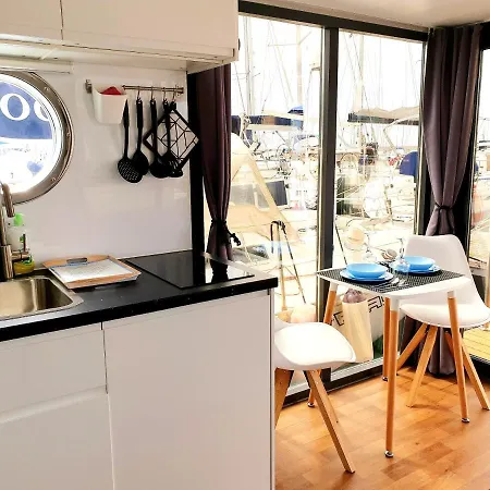 Houseboat Seabreeze Botel *