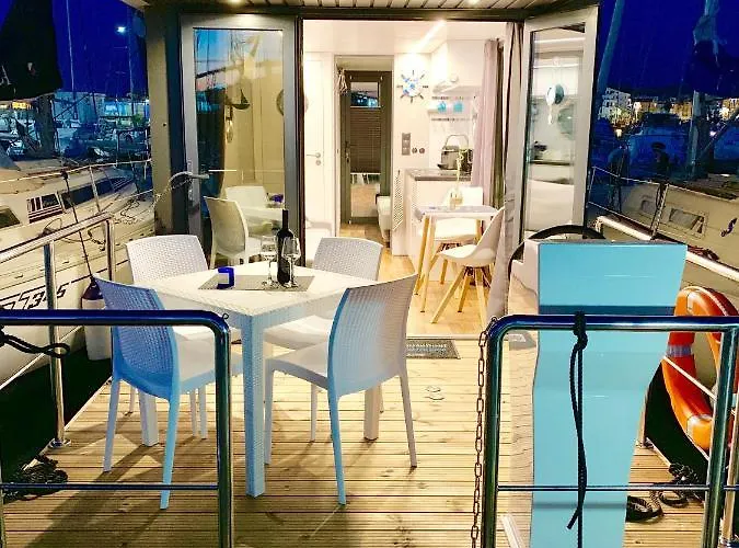 Úszó hotel Houseboat Seabreeze Alghero