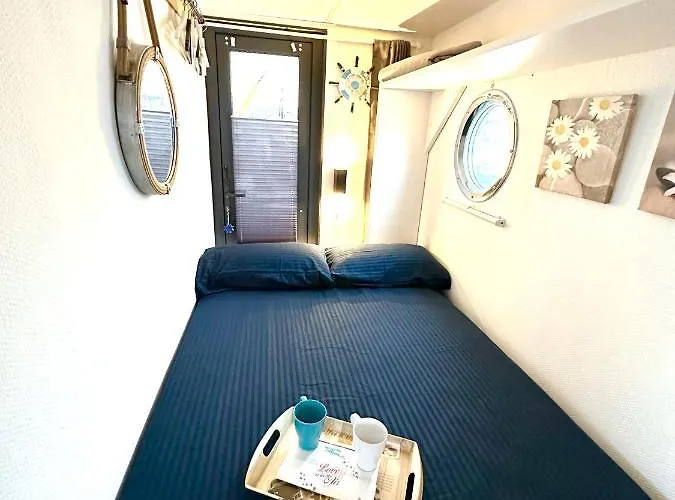 Houseboat Seabreeze Botel