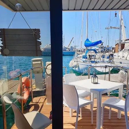 Houseboat Seabreeze Hotel en barco *