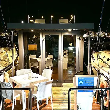 Houseboat Seabreeze